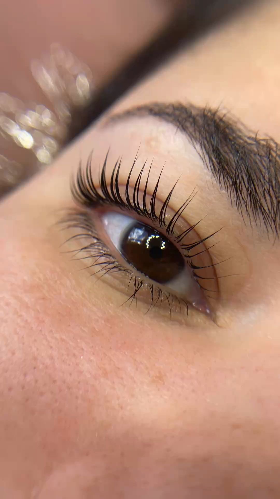 Lash lifting